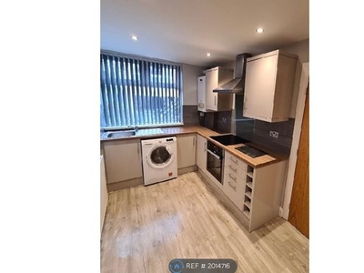Flat to rent in Foxhill Court, Leeds LS16