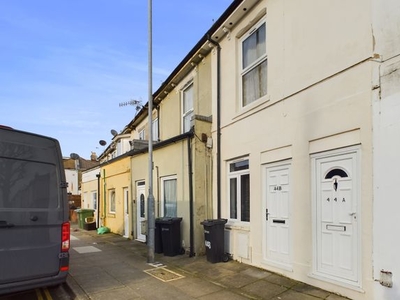 Flat to rent in Gladys Avenue, Portsmouth PO2