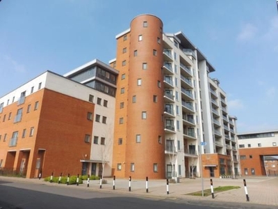 Flat to rent in Grays Place, Slough SL2