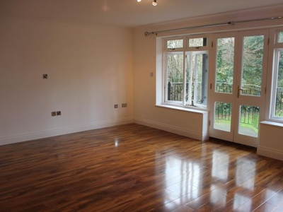 Flat to rent in Haling Park Road, South Croydon CR2