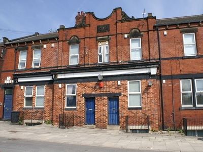 Flat to rent in Hartley Avenue, Woodhouse, Leeds LS6