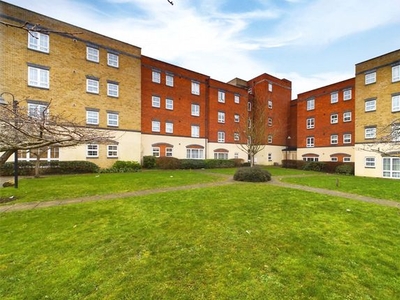 Flat to rent in Holyhead Mews, Slough, Berkshire SL1
