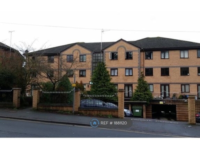 Flat to rent in Kingfisher Court, High Wycombe HP11