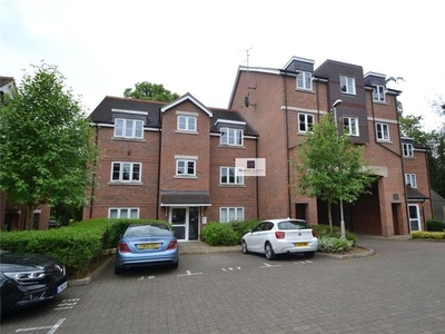 Flat to rent in Lockhart Road, Watford WD17