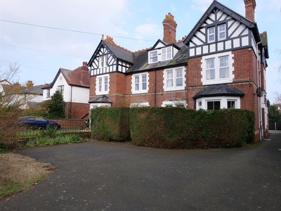 Flat to rent in Manby Road, Malvern WR14