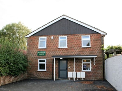 Flat to rent in Meadrow, Godalming GU7