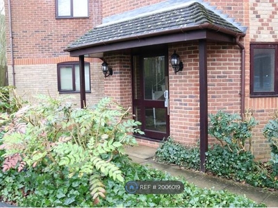 Flat to rent in Millers Rise, St Albans AL1
