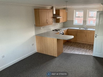 Flat to rent in Moss Hey, Wirral CH63
