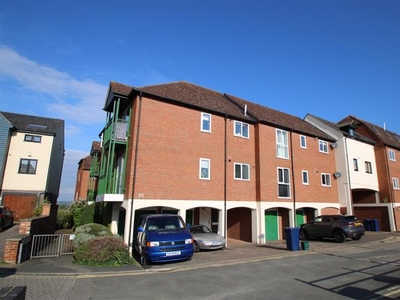 Flat to rent in Priors Court, Back Of Avon, Tewkesbury GL20