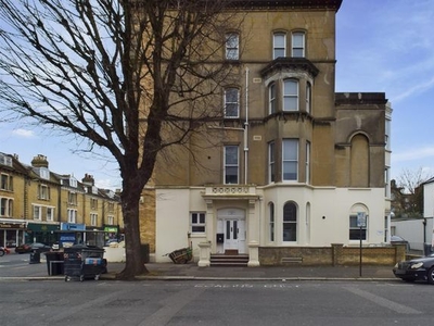 Flat to rent in Selborne Road, Hove BN3