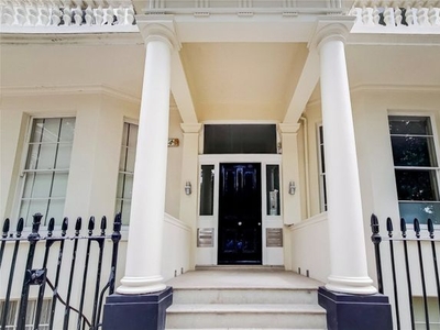 Flat to rent in St Georges Square, Pimlico SW1V