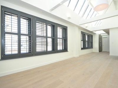 Flat to rent in St Martins Lane, Covent Garden WC2N