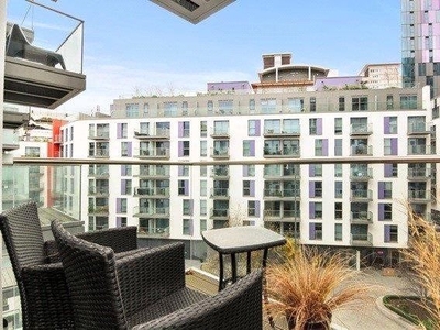 Flat to rent in Waterhouse Apartments, 3 Saffron Central Square, Croydon CR0