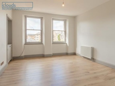 Flat to rent in West Richmond Street, Edinburgh EH8