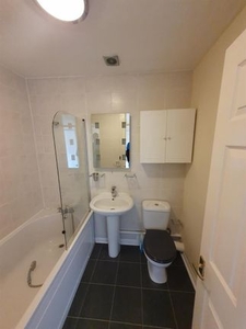 Flat to rent in Westfield Parade, Byfleet Road, New Haw KT15