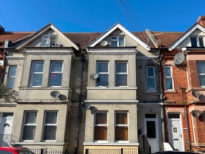 Flat to rent in Windsor Road, Boscombe, Bournemouth BH5