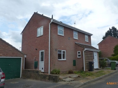 Link-detached house to rent in Larcombe Road, Petersfield GU32