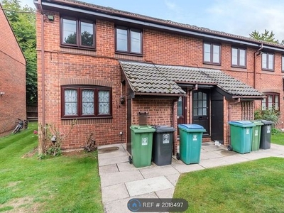 Maisonette to rent in The Pastures, Watford WD19