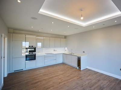 Penthouse to rent in Victoria Avenue, Southend-On-Sea SS2