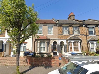 Property to rent in Dundee Road, London SE25