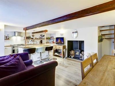 Property to rent in The Mount, Hampstead NW3