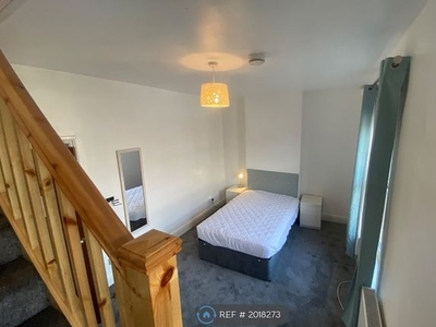 Room to rent in Caewallis Street, Bridgend CF31