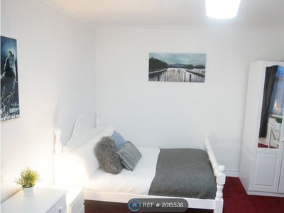Room to rent in Eastern Avenue, Ilford IG4
