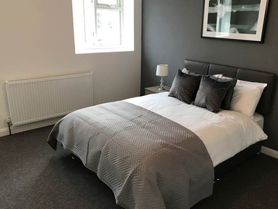 Room to rent in Grove Terrace, Bradford BD7