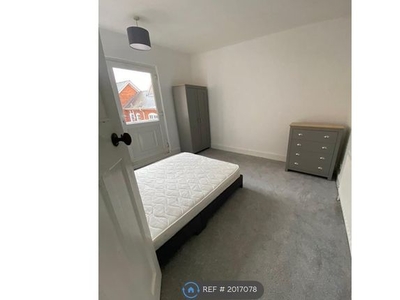 Room to rent in High Street, Kettering NN16