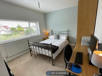 Room to rent in Moortown, Leeds LS17