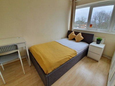 Room to rent in Suffolk Square, Norwich NR2