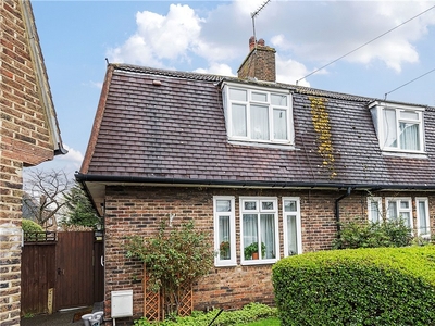 Semi-detached House for sale - Playgreen Way, SE6