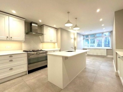 Detached house to rent in Gloucester Gardens, London NW11