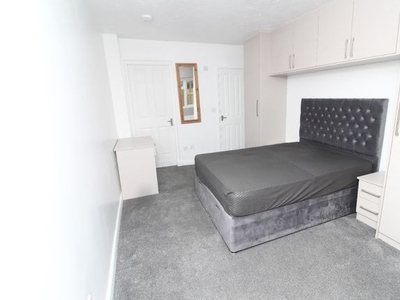 Studio to rent in Wokingham Road, Reading RG6