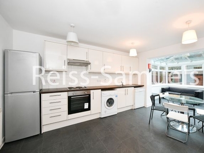 Terraced house to rent in Ferry Street, Isle Of Dogs, Docklands, London, Isle Of Dogs, Docklands, London E14