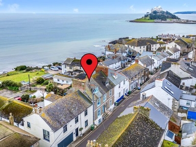 Terraced house to rent in Fore Street, Marazion TR17