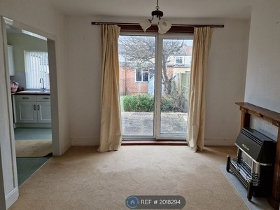 Terraced house to rent in Gatcombe Avenue, Portsmouth PO3