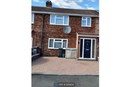 Terraced house to rent in Hamilton Close, Feltham TW13