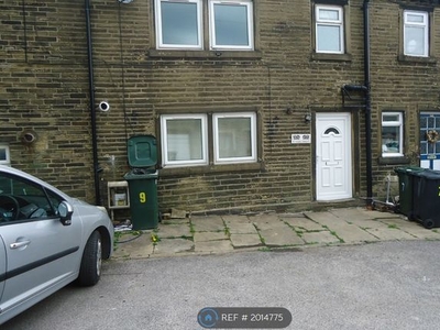 Terraced house to rent in Highcroft, Bradford BD13