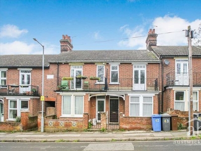 Terraced house to rent in Kings Avenue, Ipswich IP4