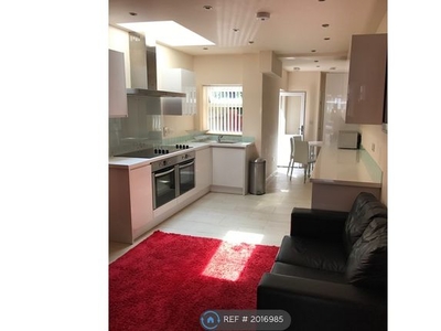 Terraced house to rent in Tiverton Road, Birmingham B29
