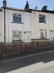 Town house to rent in Caister Street, Keighley BD21