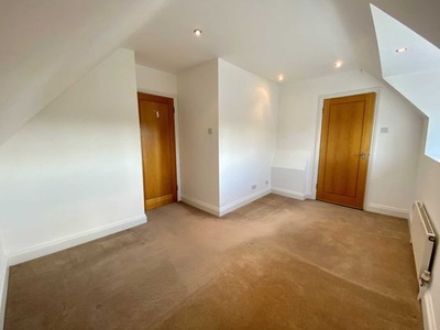 2 bedroom flat to rent Epsom, KT19 8SF