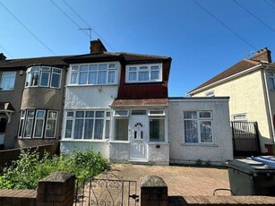 2 Bedroom Maisonette For Rent In Southall
