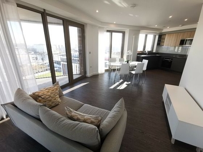 3 bedroom apartment to rent London, E16 1YY