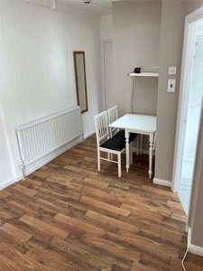 2 bedroom apartment to rent London, N10 2LW