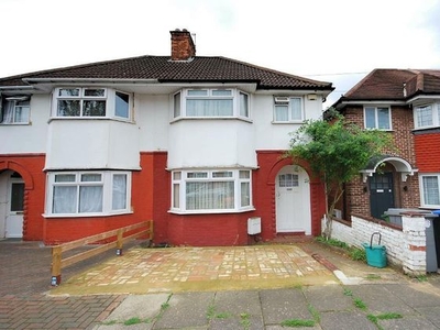 3 bedroom end of terrace house to rent Wembley, HA9 6SF