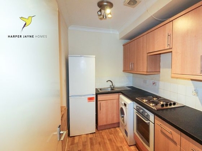 3 bedroom flat to rent Bromley, BR1 1PQ