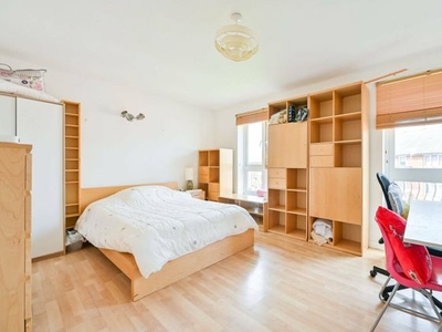 3 bedroom flat to rent London, SE16 6XE