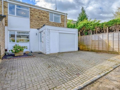 3 bedroom semi-detached house for sale Reading, RG4 6NH